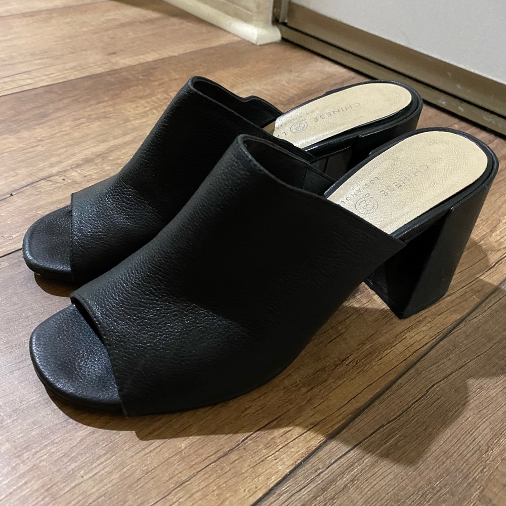 Black slip-on leather mules w/ a chunky block heel